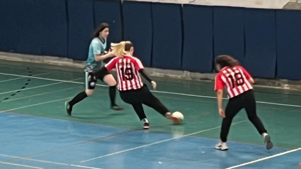 Gurur Dolu Zafer: Okulumuz Futsal Kız Takımı İlçe Birincisi Oldu!